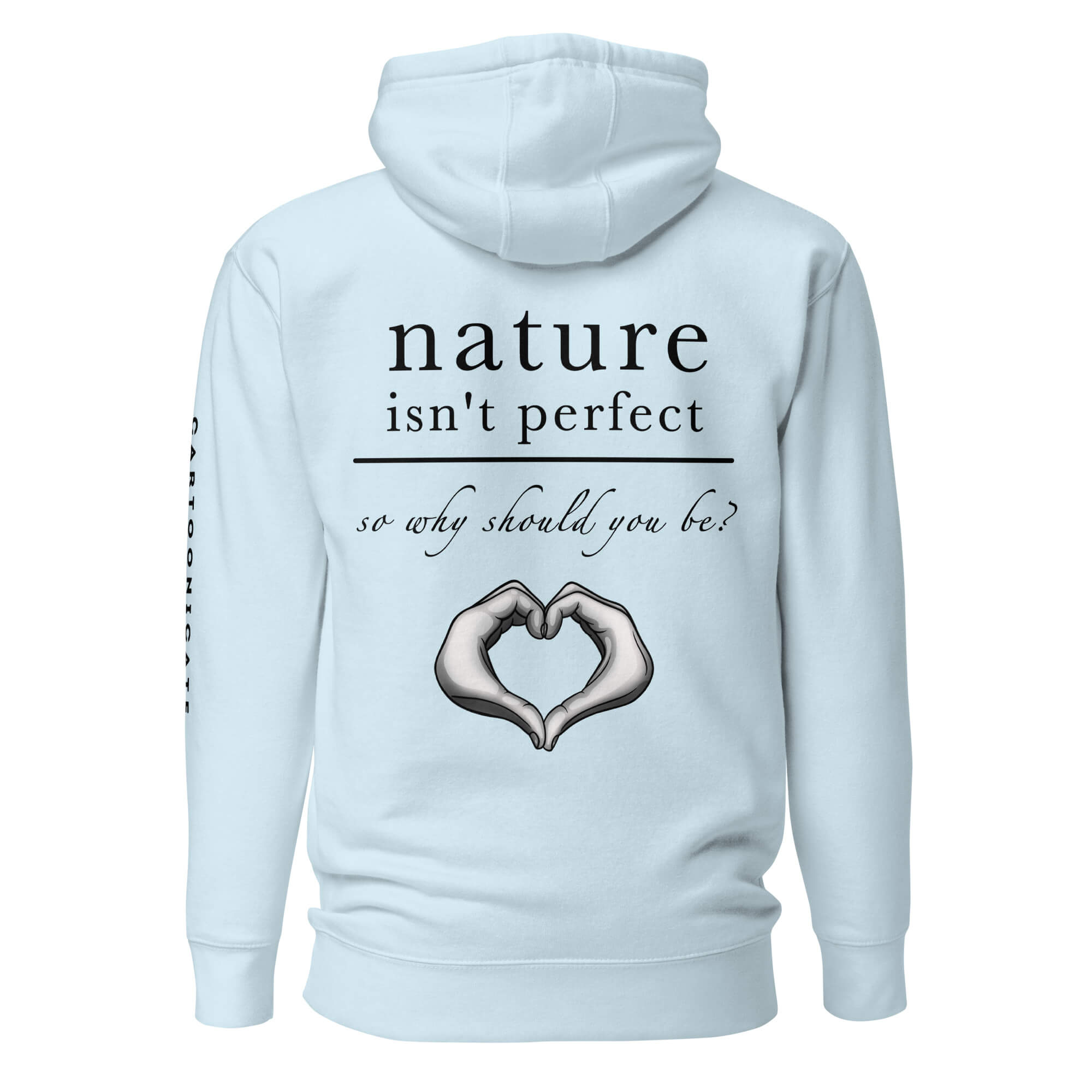 Koselig natur quote med hjertetegning på blå hettegenser