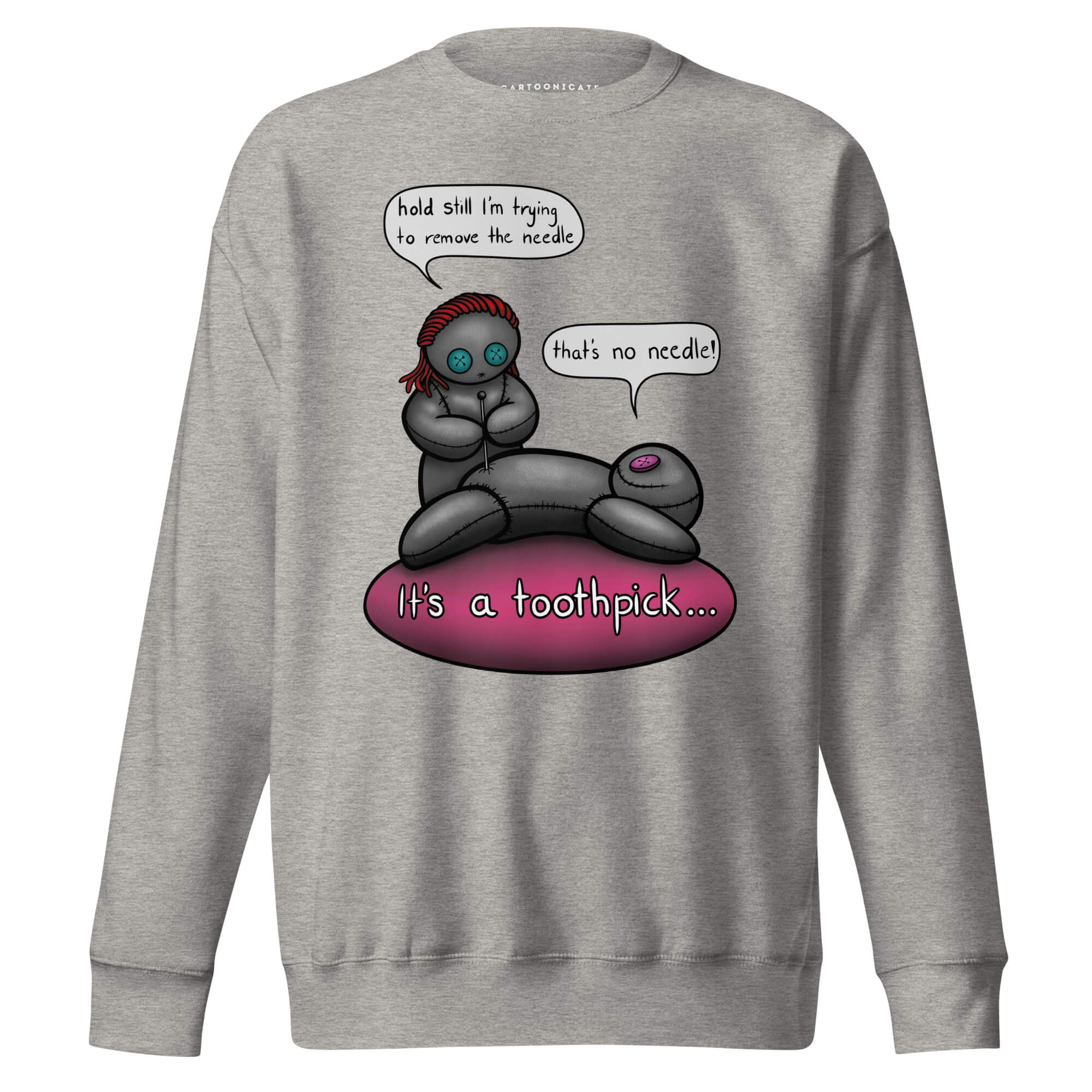 Grå genser med humoristisk tegning av to voodoo dukker