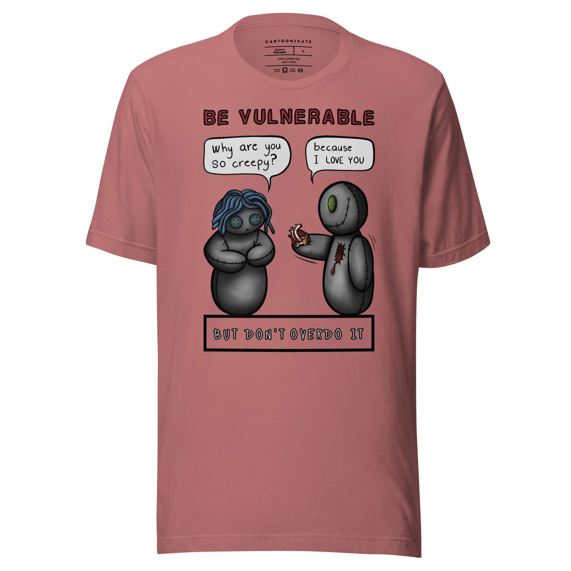 Rosa t-skjorte med morsom voodoo vits i cartoon stil